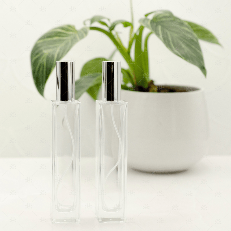 Sticlă spray din sticlă transparentă 100ml cu profil pătrat și pulverizare fină - detaliu cap spray
